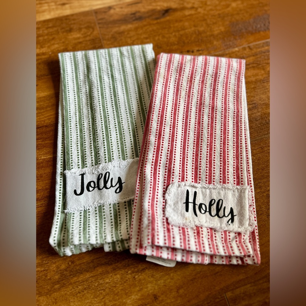 Set of 4 Kitchen Towels Christmas Holly Jolly Gnomes Holiday-Themed